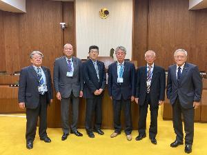 宮田村議場での集合写真