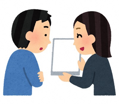 女性スタッフが男性にタブレット端末を見せているイラスト