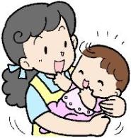 エプロンを↓女性が赤ちゃんを抱っこしている様子