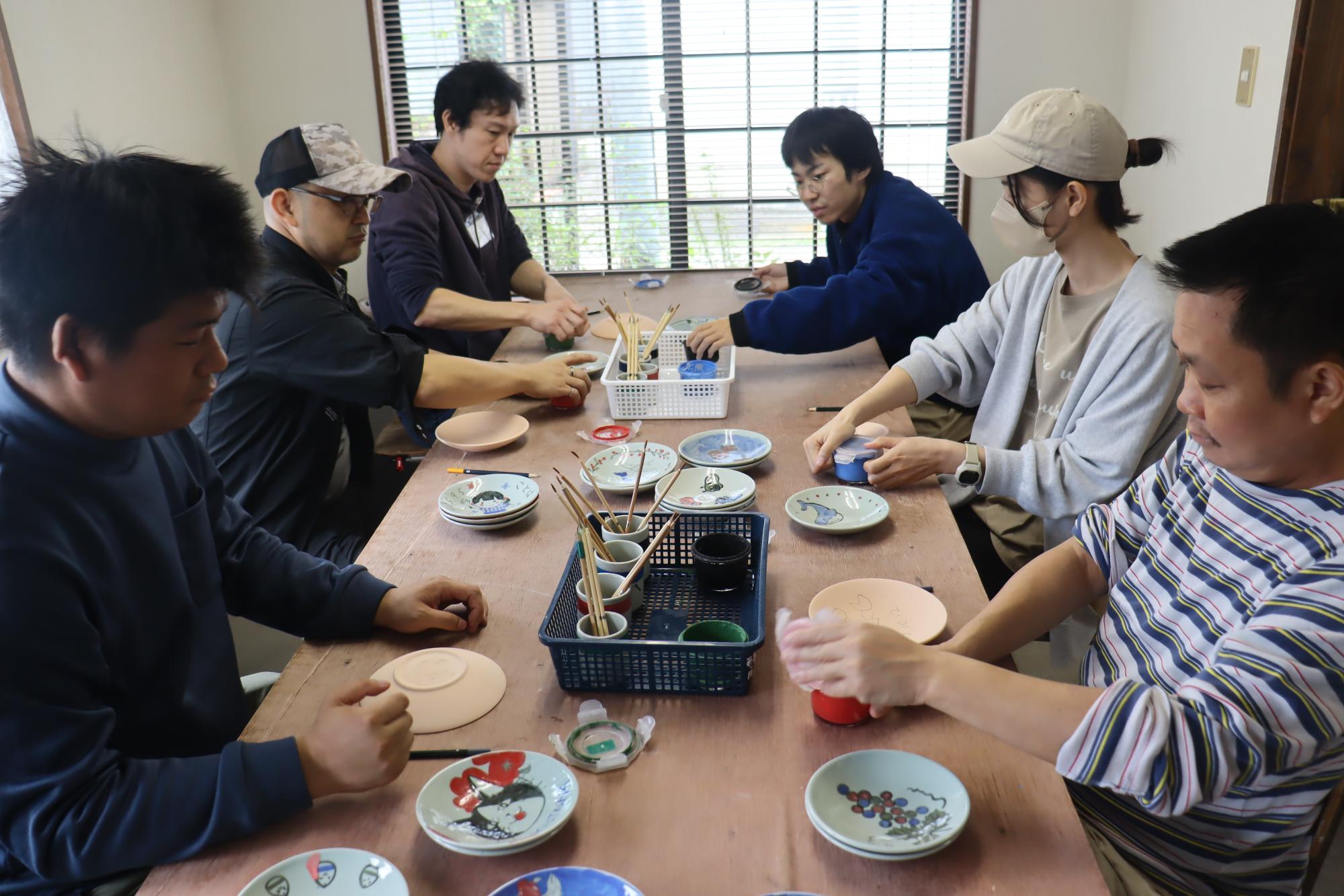本郷焼体験（絵付け）