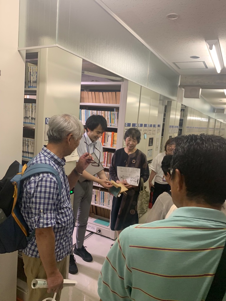 県立図書館書庫3