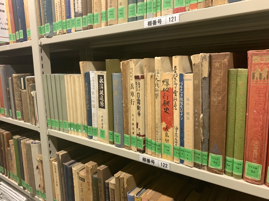 県立図書館書庫6