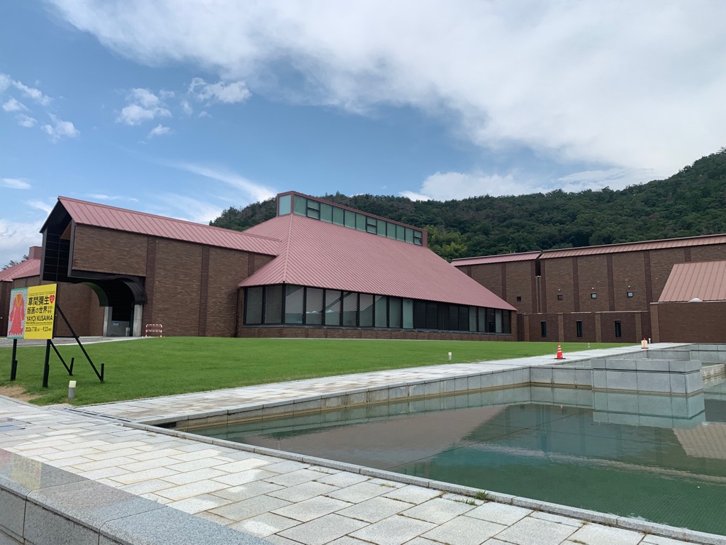 県立美術館外観2