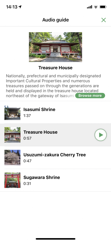 アプリの画面に会津美里町の観光地がリストになって映しだされ、英語で紹介されている写真